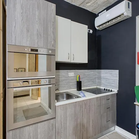 Charming 1br Townhouse Apartment, Old Apartamento *