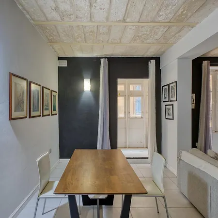 Charming 1br Townhouse Apartment, Old Apartamento *