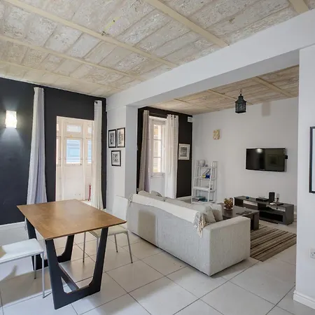 Charming 1br Townhouse Apartment, Old *