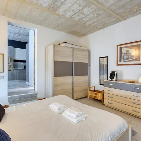 Charming 1br Townhouse Apartment, Old *